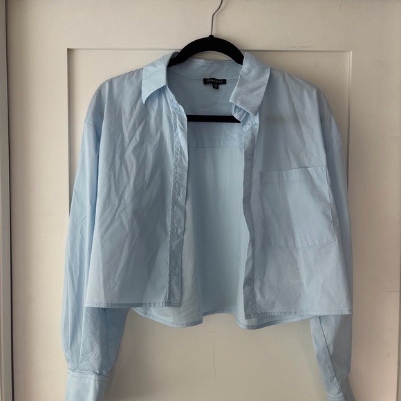 Dynamite Tops - Dynamite Light Blue Cropped Button-Up Shirt